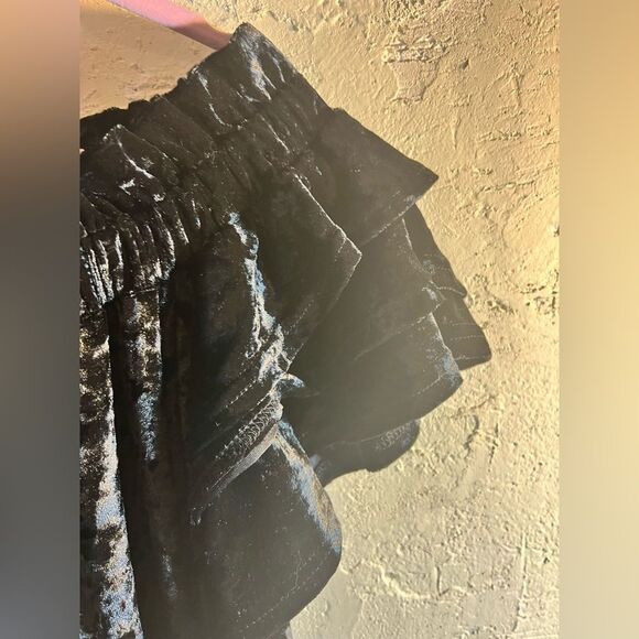 Black Velvet Off-Shoulder Top by UMGEE - Picture 4 of 6